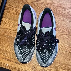 Women’s Nike shoes